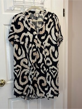H&M Women’s L lightweightShort Sleeve V-Neck Shirt Dress in Black, White & Beige